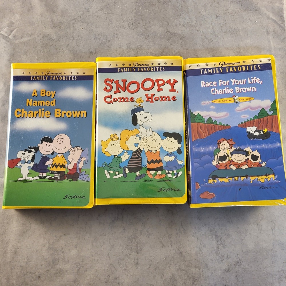Lot of 3 Peanuts Movies VHS Charlie Brown Snoopy Paramount Family Favorites